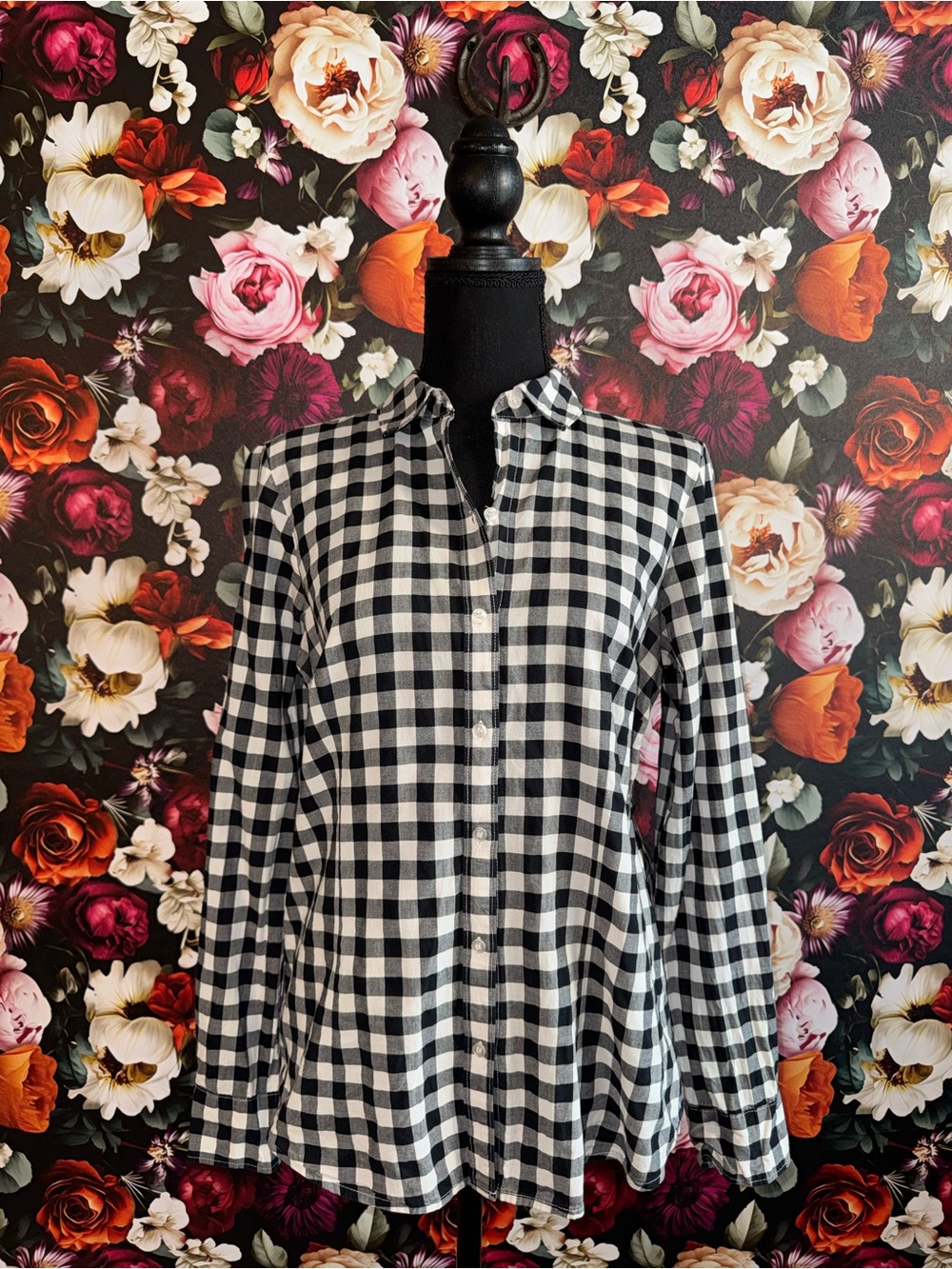 The Limited Women’s Tailored Black & White Gingham Button-Down Shirt, Medium